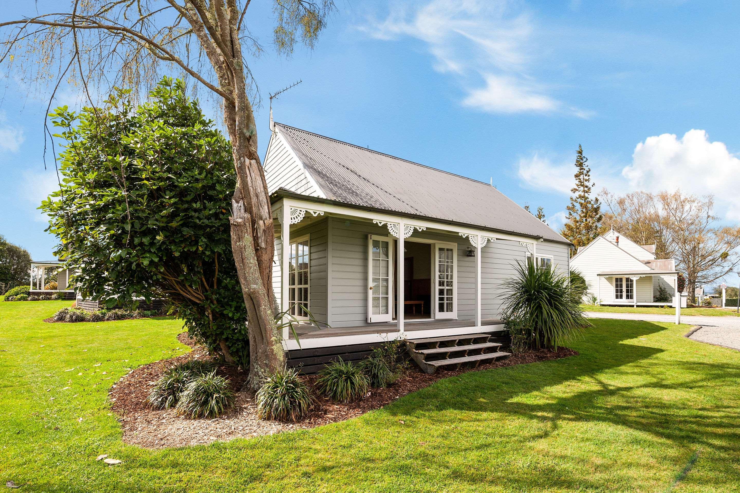 Huka Falls Resort Taupo Exterior foto The first house in Ashburton, built in 1858